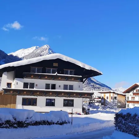 Haus Almrausch Apartman